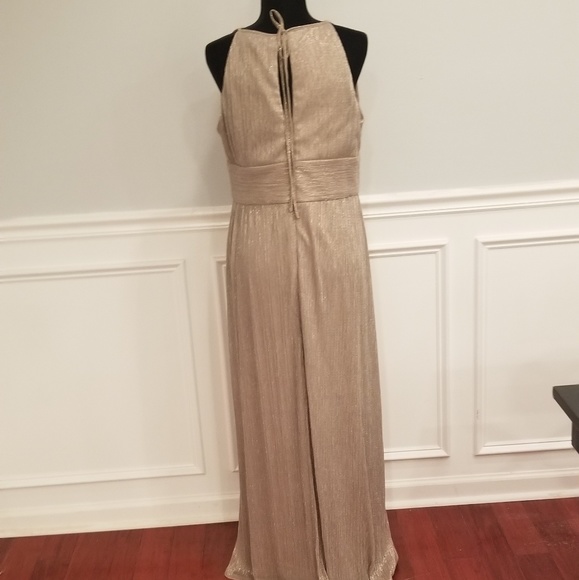 Red Carpet Ready Gown♡ - Picture 5 of 8